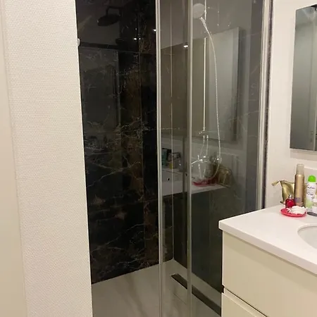 Dans Pullman Apartment